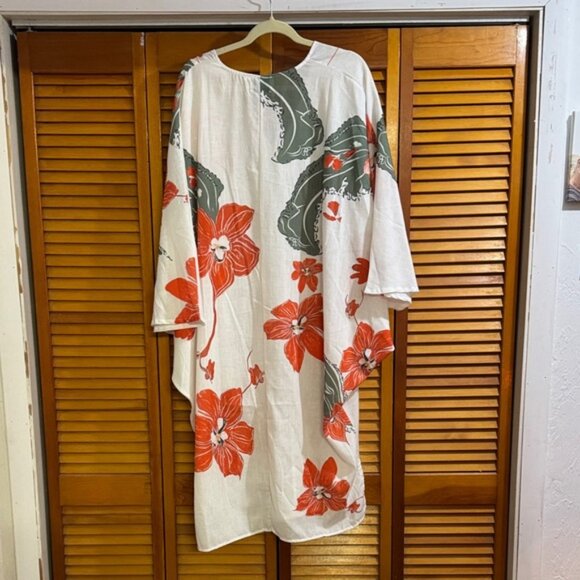 Floral kimono style Bonne Journee Dress in Red and White floral - Picture 5 of 7